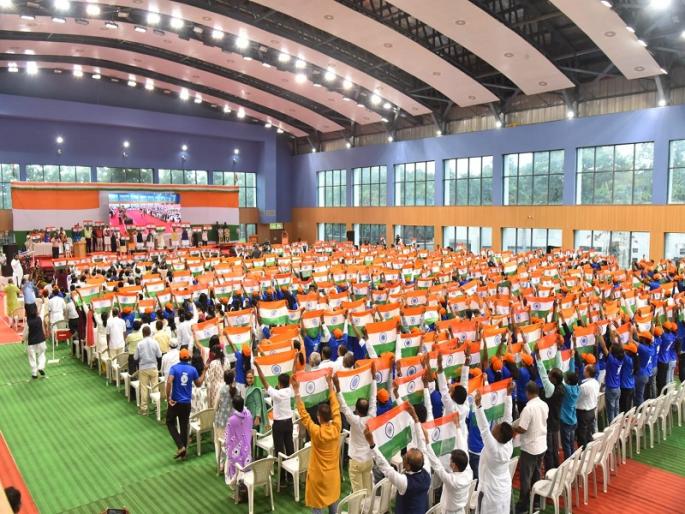 Pune University's 'Tiranga Online Photo Album' recorded in Guinness Book | पुणे विद्यापीठाच्या 'तिरंगा ऑनलाइन फोटो अल्बम'ची गिनीज बुकमध्ये नोंद Pune University's 'Tiranga Online Photo Album' recorded in Guinness Book | पुणे विद्यापीठाच्या 'तिरंगा ऑनलाइन फोटो अल्बम'ची गिनीज बुकमध्ये नोंद