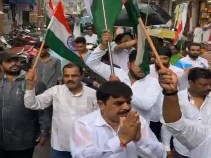 Ulhasnagar News: In Ulhasnagar, BJP's public awakening march in rain | Ulhasnagar News: उल्हासनगरात भाजपची भर पावसात जनजागरण पदयात्रा Ulhasnagar News: In Ulhasnagar, BJP's public awakening march in rain | Ulhasnagar News: उल्हासनगरात भाजपची भर पावसात जनजागरण पदयात्रा