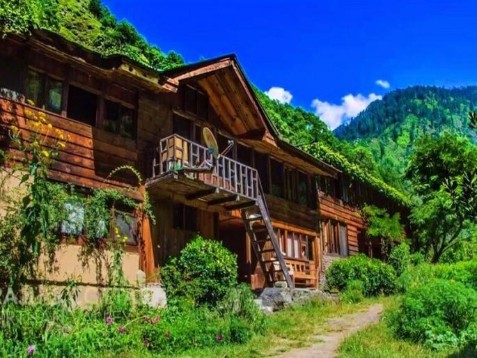 Off beat weekend destination Tirthan valley in Himachal Pradesh | शहराच्या गोंगाटापासून जरा वेळ शांतता मिळवण्यासाठी परफेक्ट आहे तीर्थन व्हॅली! Off beat weekend destination Tirthan valley in Himachal Pradesh | शहराच्या गोंगाटापासून जरा वेळ शांतता मिळवण्यासाठी परफेक्ट आहे तीर्थन व्हॅली!