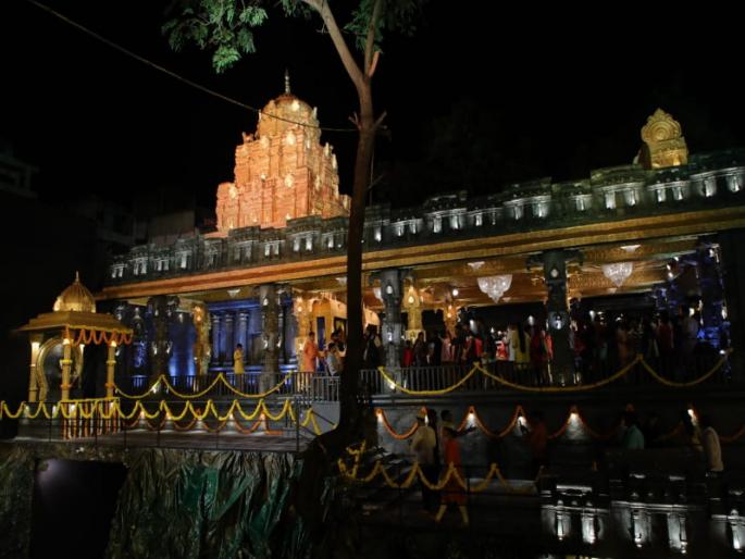 The glory of the Tirupati Balaji Temple incarnated in Narayan Peth in Pune | सोन्याची झळाळी; आकर्षक झुंबर! पुण्यातील सदाशिव पेठेत अवतरले तिरुपती बालाजी मंदिर The glory of the Tirupati Balaji Temple incarnated in Narayan Peth in Pune | सोन्याची झळाळी; आकर्षक झुंबर! पुण्यातील सदाशिव पेठेत अवतरले तिरुपती बालाजी मंदिर