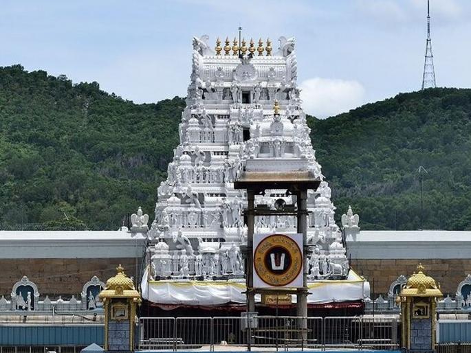 'Shawl' scam in Tirupati temple, sold as polyester worth Rs 100, silk worth Rs 1400 | तिरुपती मंदिरात ‘शाल’ घोटाळा, १०० रुपयांचं पॉलिस्टर १४०० रुपयांचं रेशीम असल्याचं सांगून विकलं 'Shawl' scam in Tirupati temple, sold as polyester worth Rs 100, silk worth Rs 1400 | तिरुपती मंदिरात ‘शाल’ घोटाळा, १०० रुपयांचं पॉलिस्टर १४०० रुपयांचं रेशीम असल्याचं सांगून विकलं
