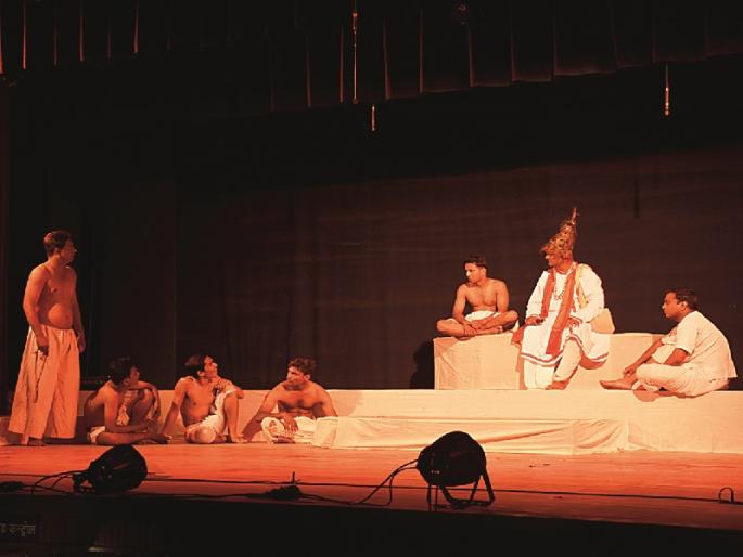 Amateur State Drama Competition 2018: Untimely 'Thirty Thirteen' | हौशी राज्य नाट्य स्पर्धा २०१८ : समयसूचकतेच अप्रतिम ‘तीस तेरा’ Amateur State Drama Competition 2018: Untimely 'Thirty Thirteen' | हौशी राज्य नाट्य स्पर्धा २०१८ : समयसूचकतेच अप्रतिम ‘तीस तेरा’