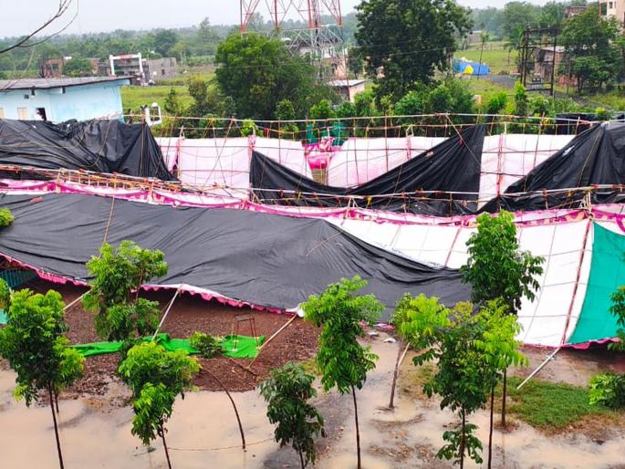 Amravati: Stormy, windy event pavilion collapses at Gurukunj, inconvenience to Gurudev devotees | Amravati: वादळी, वाऱ्याचा गुरूकुंज येथे कार्यक्रमाचा मंडप कोसळला, गुरूदेव भक्तांची गैरसोय Amravati: Stormy, windy event pavilion collapses at Gurukunj, inconvenience to Gurudev devotees | Amravati: वादळी, वाऱ्याचा गुरूकुंज येथे कार्यक्रमाचा मंडप कोसळला, गुरूदेव भक्तांची गैरसोय