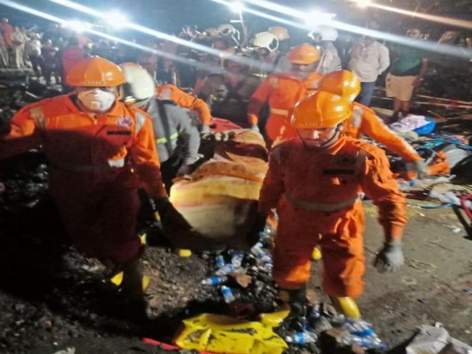 Ratnagiri - - Tiger dam overflow, damper bridge under water | चिपळूणमधील तिवरे धरण फुटले; २३ जण वाहून गेल्याची भीती, दोघांचे मृतदेह सापडले, बचावकार्य सुरु Ratnagiri - - Tiger dam overflow, damper bridge under water | चिपळूणमधील तिवरे धरण फुटले; २३ जण वाहून गेल्याची भीती, दोघांचे मृतदेह सापडले, बचावकार्य सुरु