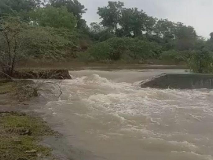 This is called the thirteenth month of drought, did the dam of Jalgaon lake break overnight? | यालाच म्हणतात दुष्काळात तेरावा महिना, जळगाव तलावाचा सांडवा रात्रीतून फुटला की फोडला? This is called the thirteenth month of drought, did the dam of Jalgaon lake break overnight? | यालाच म्हणतात दुष्काळात तेरावा महिना, जळगाव तलावाचा सांडवा रात्रीतून फुटला की फोडला?