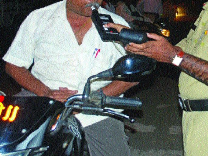  27 thousand paleas of Ramdev's zig | २७ हजार तळीरामांची उतरली झिंग