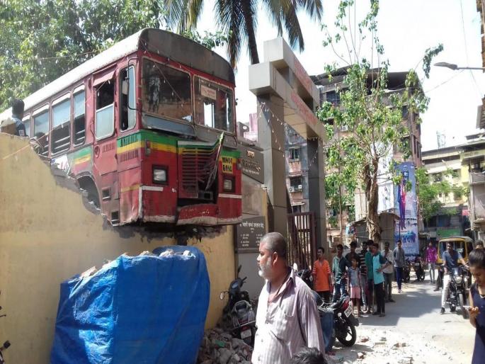 TMT bus accident; minor accident; 3 Vehicle losses | टीएमटी बसचा झाला किरकोळ अपघात; ३ वाहनांचे नुकसान TMT bus accident; minor accident; 3 Vehicle losses | टीएमटी बसचा झाला किरकोळ अपघात; ३ वाहनांचे नुकसान
