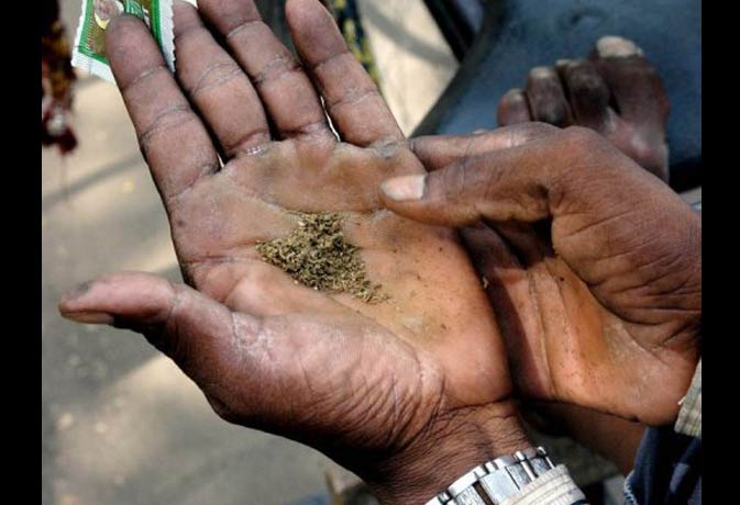 Tobacco consumes one and a half million people every year because of tobacco | तंबाखूमुळे दरवर्षी सव्वा लाख लोकांचा बळी