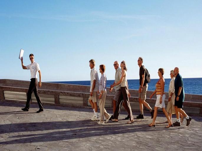 Tourist guides have to undergo Central and State certified training | टुरीस्ट गाईडना घ्यावे लागेल केंद्र व राज्य प्रमाणपत्रित प्रशिक्षण