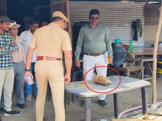 discovery of artillery shells along Hinjewadi-Mhalunge road pune latest news | Pimpri Chinchwad: हिंजवडी-म्हाळुंगे रस्त्यालगत तोफगोळा सापडळल्याने खळबळ discovery of artillery shells along Hinjewadi-Mhalunge road pune latest news | Pimpri Chinchwad: हिंजवडी-म्हाळुंगे रस्त्यालगत तोफगोळा सापडळल्याने खळबळ