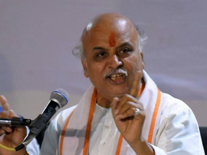 Praveen Togadia cry, someone plan to kill me in encounter | प्रवीण तोगाडियांना पत्रकार परिषदेत रडू कोसळलं, म्हणाले माझा एन्काऊंटर करण्याचा होता कट