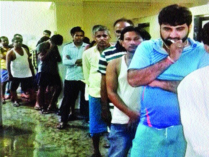 'Toilet' is a horror story, a single toilet for two and a half thousand people | 'टॉयलेट' एक भयान कथा, अडीच हजार नागरिकांसाठी एकच शौचालय 'Toilet' is a horror story, a single toilet for two and a half thousand people | 'टॉयलेट' एक भयान कथा, अडीच हजार नागरिकांसाठी एकच शौचालय