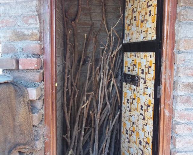 Akola District: Toilets built, but not used! | अकोला जिल्हा : शौचालये बांधली, पण वापरच नाही! Akola District: Toilets built, but not used! | अकोला जिल्हा : शौचालये बांधली, पण वापरच नाही!