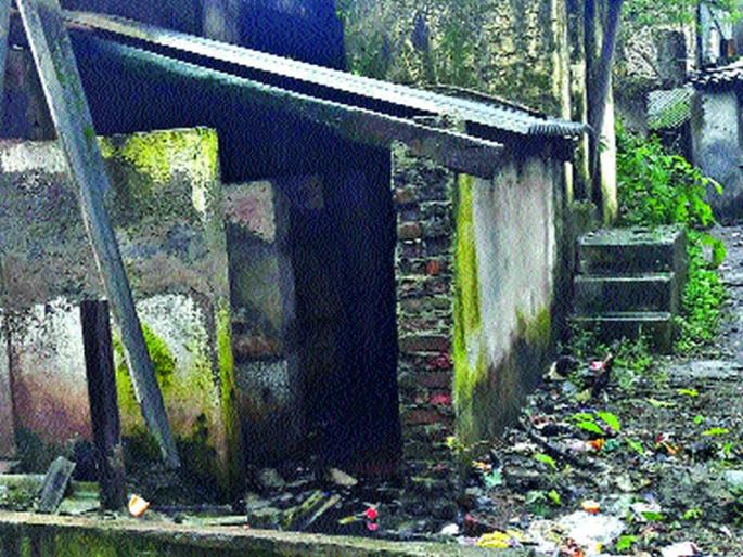 Will the toilet be found in Shivaji square ?; Murbadkar's sorrow | शिवाजी चौकात प्रसाधनगृह मिळेल का?; मुरबाडकरांची व्यथा Will the toilet be found in Shivaji square ?; Murbadkar's sorrow | शिवाजी चौकात प्रसाधनगृह मिळेल का?; मुरबाडकरांची व्यथा