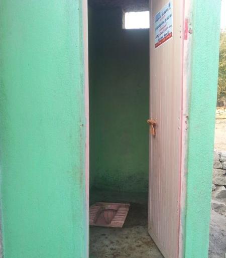 Toilets fund grabbed: Police complaint against 75 beneficiaries | शौचालयाचा निधी हडपला : ७५ लाभार्थीच्या विरोधात पोलिसात तक्रार