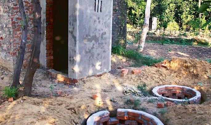 Clean India Mission; 66 villages has total toilets | स्वच्छ भारत मिशन ; मंगरुळपीर तालुक्यातील ६६ गावे हागणदरीमूक्त Clean India Mission; 66 villages has total toilets | स्वच्छ भारत मिशन ; मंगरुळपीर तालुक्यातील ६६ गावे हागणदरीमूक्त