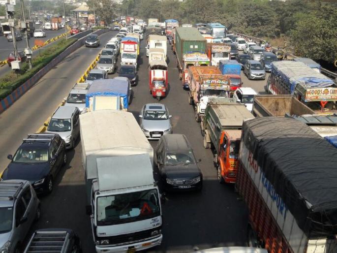 Eknath Shinde's strict instructions to follow the yellow band will not be tolerated the traffic on tollanakas | टोलनाक्यांवरील वाहतूक कोंडी खपवून घेणार नाही, पिवळ्या पट्टीचे पालन करण्याचे एकनाथ शिंदे यांचे सक्त निर्देश  Eknath Shinde's strict instructions to follow the yellow band will not be tolerated the traffic on tollanakas | टोलनाक्यांवरील वाहतूक कोंडी खपवून घेणार नाही, पिवळ्या पट्टीचे पालन करण्याचे एकनाथ शिंदे यांचे सक्त निर्देश