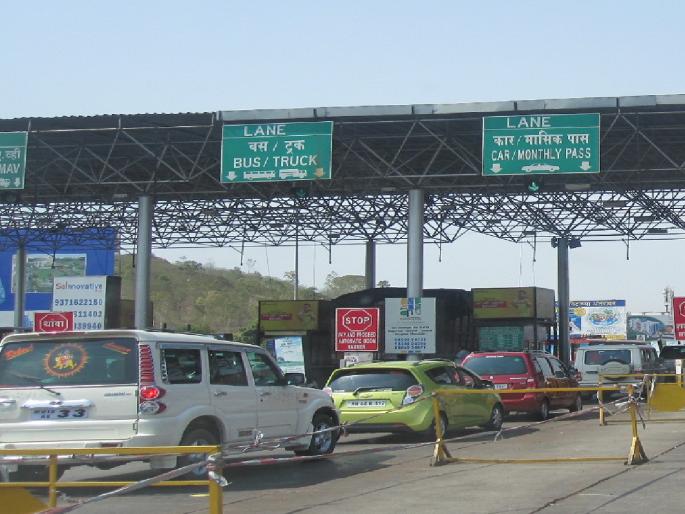 Signs that the decision to introduce annual FASTag passes will be beneficial for Kolhapur residents | स्वत:च्या गाड्यांतून फिरण्याची क्रेझ, 'फास्टॅग'चा फायदा 'एमएच-०९' लाच Signs that the decision to introduce annual FASTag passes will be beneficial for Kolhapur residents | स्वत:च्या गाड्यांतून फिरण्याची क्रेझ, 'फास्टॅग'चा फायदा 'एमएच-०९' लाच