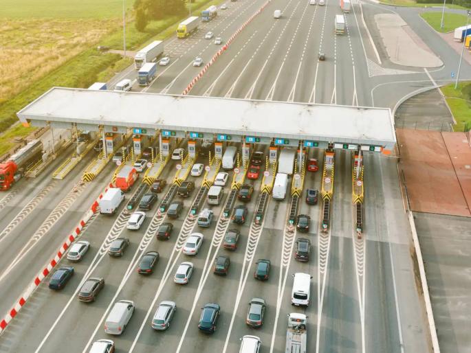 Three more years of toll collection at Mumbai gateways; MSRDC took advance amount from contractors | मुंबईच्या प्रवेशद्वारांवर आणखी तीन वर्षे टोलवसुली; ‘एमएसआरडीसी’ने कंत्राटदारांकडून घेतली आगाऊ रक्कम Three more years of toll collection at Mumbai gateways; MSRDC took advance amount from contractors | मुंबईच्या प्रवेशद्वारांवर आणखी तीन वर्षे टोलवसुली; ‘एमएसआरडीसी’ने कंत्राटदारांकडून घेतली आगाऊ रक्कम