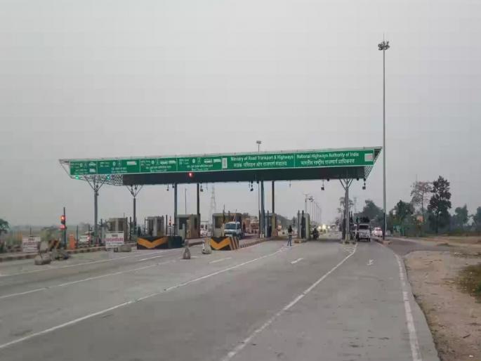 Toll waiver for vehicles going to Konkan, passes will be available on specific roads till September 8 | कोकणात जाणाऱ्या वाहनांना टोलमाफी, ८ सप्टेंबरपर्यंत विशिष्ट रस्त्यांवर मिळणार पास