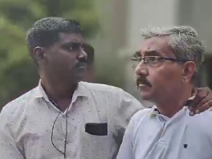 Demanding bribe from businessman showing fear of action, Income tax officer in Nipani caught taking bribe of five lakhs | कारवाईची भीती दाखवून व्यापाऱ्याकडून लाचेची मागणी, निपाणीतील आयकर अधिकारी पाच लाखांची लाच घेताना जाळ्यात Demanding bribe from businessman showing fear of action, Income tax officer in Nipani caught taking bribe of five lakhs | कारवाईची भीती दाखवून व्यापाऱ्याकडून लाचेची मागणी, निपाणीतील आयकर अधिकारी पाच लाखांची लाच घेताना जाळ्यात