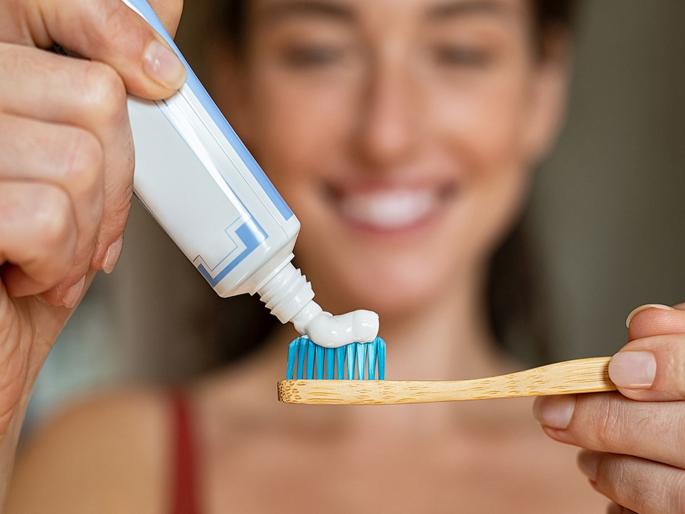 Pune woman swallows toothbrush whole; The doctor was also shocked pimpri chinchwad | दुर्मिळातली दुर्मिळ...! पुण्याच्या महिलेने अख्खा टूथ ब्रश गिळला; ऐकून डॉक्टरही शॉक झाले Pune woman swallows toothbrush whole; The doctor was also shocked pimpri chinchwad | दुर्मिळातली दुर्मिळ...! पुण्याच्या महिलेने अख्खा टूथ ब्रश गिळला; ऐकून डॉक्टरही शॉक झाले