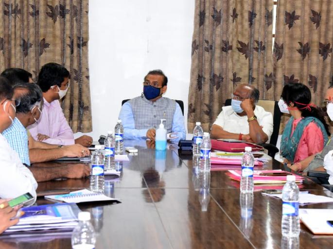Rajesh Tope reviewed the Corona situation in Kolhapur district | राजेश टोपे यांनी घेतला कोल्हापूर जिल्ह्यातील कोरोना परिस्थितीचा आढावा Rajesh Tope reviewed the Corona situation in Kolhapur district | राजेश टोपे यांनी घेतला कोल्हापूर जिल्ह्यातील कोरोना परिस्थितीचा आढावा