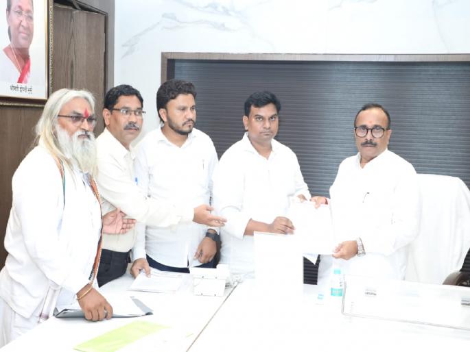 OBC organization delegation met Minister, Secretary Discussion on Student's Hostel and Swadhar Yojana | ओबीसी संघटनेचे शिष्टमंडळ मंत्री, सचिवांना भेटले; विद्यार्थ्याचे वसतीगृह व स्वाधार योजनेवर चर्चा OBC organization delegation met Minister, Secretary Discussion on Student's Hostel and Swadhar Yojana | ओबीसी संघटनेचे शिष्टमंडळ मंत्री, सचिवांना भेटले; विद्यार्थ्याचे वसतीगृह व स्वाधार योजनेवर चर्चा