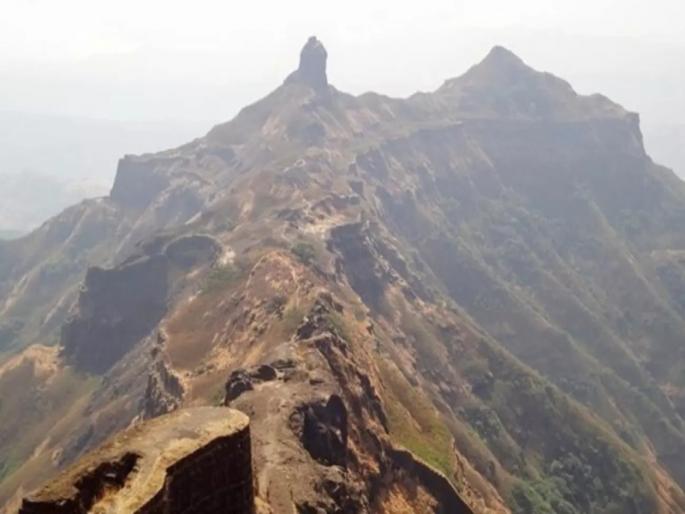 Be careful on 'Tornaar'! Avoid going to dangerous places | ‘तोरणा’वर जाताय सावधान ! धोकादायक ठिकाणी जाणे टाळा Be careful on 'Tornaar'! Avoid going to dangerous places | ‘तोरणा’वर जाताय सावधान ! धोकादायक ठिकाणी जाणे टाळा