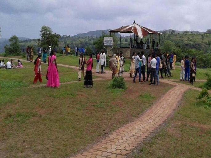 Toranmal Tourists Beat Out ... | तोरणमाळ पर्यटकांनी बहरल़े़... Toranmal Tourists Beat Out ... | तोरणमाळ पर्यटकांनी बहरल़े़...