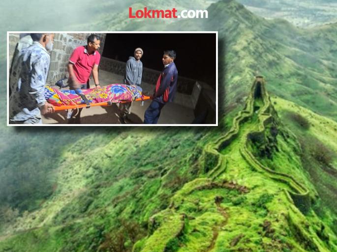 Tourist dies of dizziness at Torna Fort | Torna fort : तोरणा किल्ल्यावर पर्यटकाचा हृदयविकाराच्या झटक्याने मृत्यू Tourist dies of dizziness at Torna Fort | Torna fort : तोरणा किल्ल्यावर पर्यटकाचा हृदयविकाराच्या झटक्याने मृत्यू