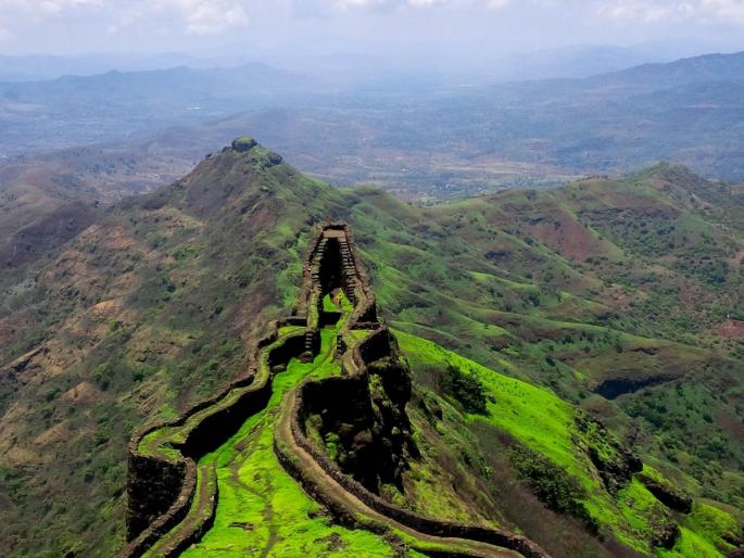 While cleaning the fort pylon, three subways of the Shiva period came to light | किल्ले तोरणावर सफाई करताना तीन शिवकालीन भुयारी मार्ग उजेडात While cleaning the fort pylon, three subways of the Shiva period came to light | किल्ले तोरणावर सफाई करताना तीन शिवकालीन भुयारी मार्ग उजेडात