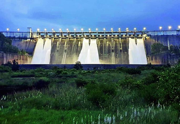 Totladoh overflow: All 14 doors of the dam are opened | तोतलाडोह ओव्हरफ्लो: धरणाचे सर्व १४ दरवाजे उघडले Totladoh overflow: All 14 doors of the dam are opened | तोतलाडोह ओव्हरफ्लो: धरणाचे सर्व १४ दरवाजे उघडले