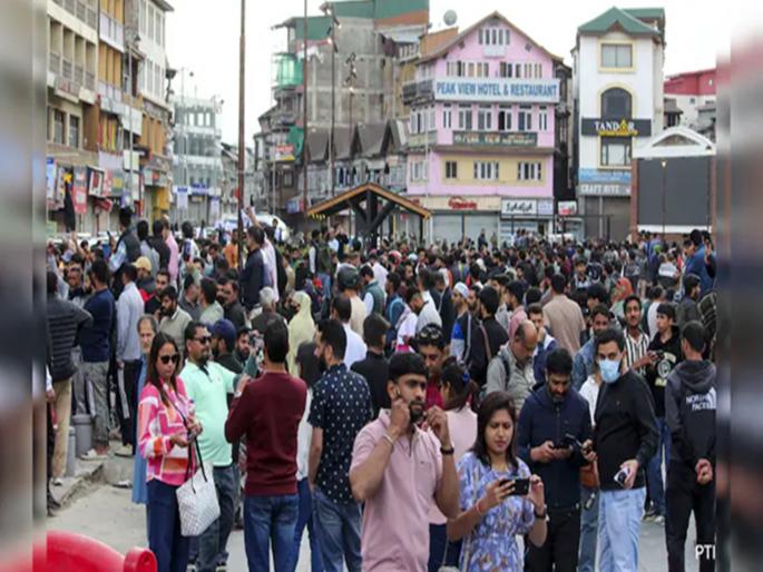 The first flight of tourists stranded in Jammu and Kashmir will arrive in Mumbai today Who are the 83 people included | जम्मू-काश्मिरात अडकलेल्या पर्यटकांचे पहिले विमान आज मुंबईत येणार; ८३ जणांमध्ये कोणा-कोणाचा समावेश? The first flight of tourists stranded in Jammu and Kashmir will arrive in Mumbai today Who are the 83 people included | जम्मू-काश्मिरात अडकलेल्या पर्यटकांचे पहिले विमान आज मुंबईत येणार; ८३ जणांमध्ये कोणा-कोणाचा समावेश?