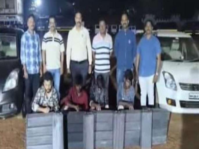 Man arrested for stealing mobile tower batteries in Ratnagiri, valuables worth Rs 6 lakh seized | रत्नागिरीत मोबाइल टॉवरच्या बॅटऱ्यांची चोरी करणारे जेरबंद, ६ लाखांचा मुद्देमाल जप्त Man arrested for stealing mobile tower batteries in Ratnagiri, valuables worth Rs 6 lakh seized | रत्नागिरीत मोबाइल टॉवरच्या बॅटऱ्यांची चोरी करणारे जेरबंद, ६ लाखांचा मुद्देमाल जप्त