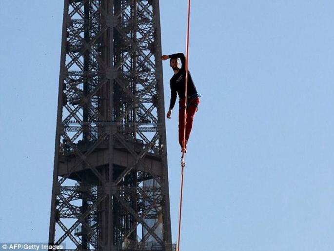 Disconnect the power of the telephone center in advance, turn off the phones | आगाशी दूरध्वनी केंद्राची वीज खंडित, फोन्स बंद Disconnect the power of the telephone center in advance, turn off the phones | आगाशी दूरध्वनी केंद्राची वीज खंडित, फोन्स बंद