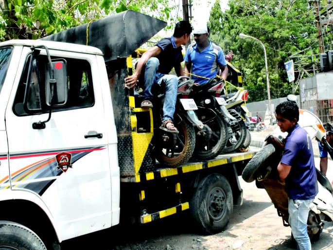 Access ban to the towing squad in Akola bus station area | टोइंग पथकाला अकोला बसस्थानक परिसरात प्रवेशबंदी  Access ban to the towing squad in Akola bus station area | टोइंग पथकाला अकोला बसस्थानक परिसरात प्रवेशबंदी
