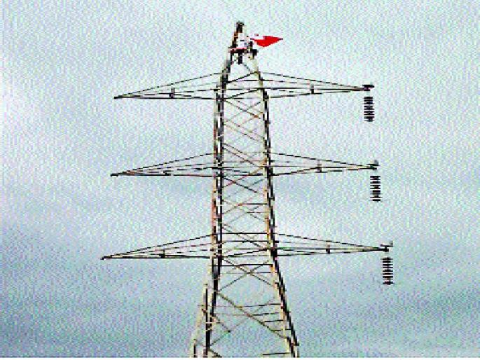 The demand for reservation to climb on the tower | उच्चदाब टॉवरवर चढून आरक्षणाची मागणी The demand for reservation to climb on the tower | उच्चदाब टॉवरवर चढून आरक्षणाची मागणी