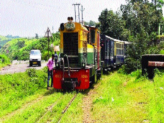  Mintrain's mushroom will be lost again? Matheranakar Akrach Mak | मिनीट्रेनचा मुहूर्त पुन्हा हुकणार? माथेरानकर आक्र मक