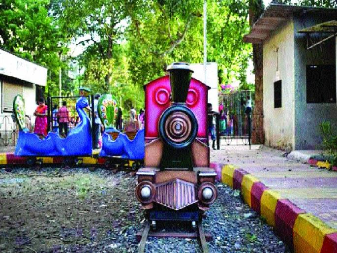 Run for Shreya, but when Morcha trains to run? Child company dehydrode | श्रेयासाठी धावलात, पण मोराची गाडी कधी धावणार? बच्चे कंपनीचा हिरमोड  Run for Shreya, but when Morcha trains to run? Child company dehydrode | श्रेयासाठी धावलात, पण मोराची गाडी कधी धावणार? बच्चे कंपनीचा हिरमोड