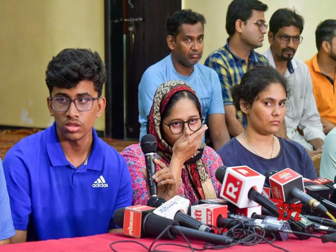 Pahalgam Terror Attack: There was not a single army personnel at the ‘Mini Switzerland’ when there was such a huge crowd, Says tourist | Pahalgam Attack: ‘मिनी स्वित्झर्लंड’ला इतकी मोठी गर्दी असताना एकही लष्करी जवान नव्हता Pahalgam Terror Attack: There was not a single army personnel at the ‘Mini Switzerland’ when there was such a huge crowd, Says tourist | Pahalgam Attack: ‘मिनी स्वित्झर्लंड’ला इतकी मोठी गर्दी असताना एकही लष्करी जवान नव्हता