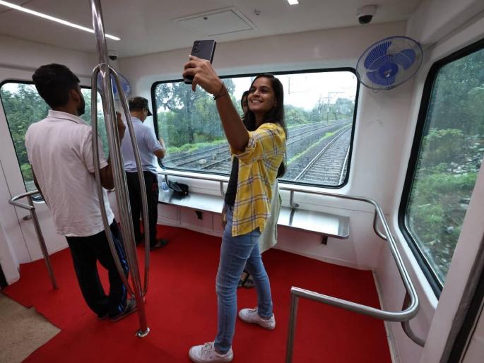 Scenic journey of 1,76,404 passengers, satisfied by seeing picturesque valleys, rivers, waterfalls, Western Ghats from Vistadome coaches | १,७६,४०४ प्रवाशांचा निसर्गरम्य प्रवास, व्हिस्टाडोम डब्यातून नयनरम्य दऱ्या, नद्या, धबधबे, पश्चिम घाट पाहून समाधान Scenic journey of 1,76,404 passengers, satisfied by seeing picturesque valleys, rivers, waterfalls, Western Ghats from Vistadome coaches | १,७६,४०४ प्रवाशांचा निसर्गरम्य प्रवास, व्हिस्टाडोम डब्यातून नयनरम्य दऱ्या, नद्या, धबधबे, पश्चिम घाट पाहून समाधान