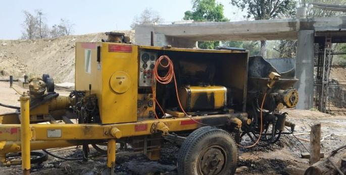 vehicles burnt at Gadchiroli made by Naxals | गडचिरोलीत दोन ठिकाणी नक्षल्यांनी केली जाळपोळ; ट्रॅक्टर्स जाळले vehicles burnt at Gadchiroli made by Naxals | गडचिरोलीत दोन ठिकाणी नक्षल्यांनी केली जाळपोळ; ट्रॅक्टर्स जाळले