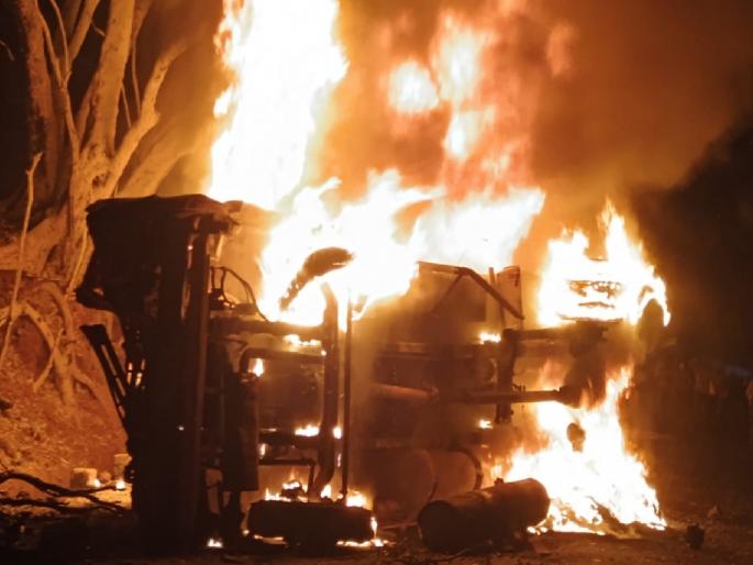 Tanker carrying fuel catches fire in Fondaghat; One death  | फोंडाघाटात इंधन वाहतूक करणारा टँकर पेटला; एकाचा होरपळून मृत्यू 