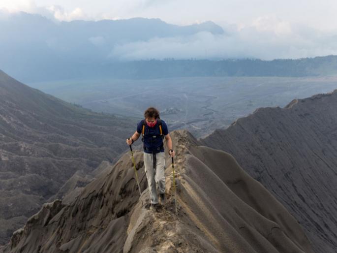 Escape of three trapped on Peb Fort; The road was missed while trekking | पेब किल्ल्यावर अडकलेल्या तिघांचीसुटका; ट्रेकिंग करताना चुकले होते रस्ता