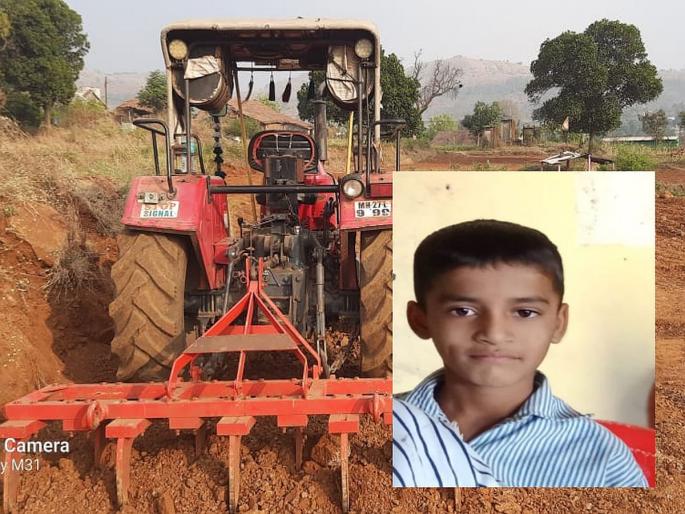 Sangli: Schoolboy found dead under tractor | Sangli: ट्रॅक्टरखाली सापडून शाळकरी मुलगा मृत्युमुखी Sangli: Schoolboy found dead under tractor | Sangli: ट्रॅक्टरखाली सापडून शाळकरी मुलगा मृत्युमुखी