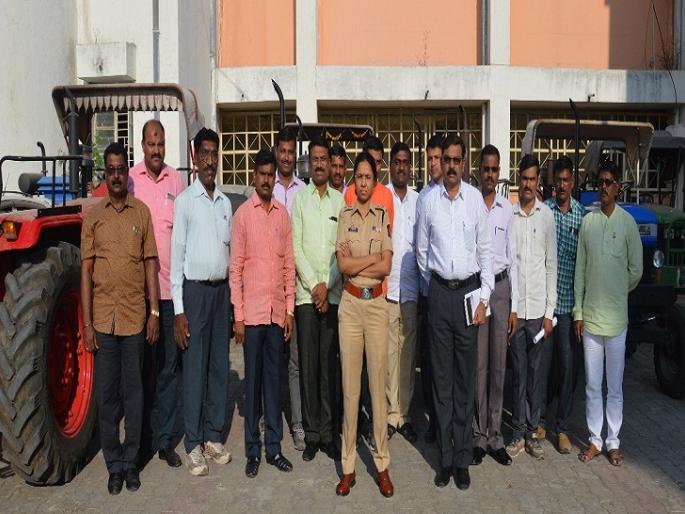 Busted Rackets Interacting with Tractor Rentals | भाड्याने घेतलेले ट्रॅक्टर परस्पर विक्री करणा-या रॅकेटचा पर्दाफाश Busted Rackets Interacting with Tractor Rentals | भाड्याने घेतलेले ट्रॅक्टर परस्पर विक्री करणा-या रॅकेटचा पर्दाफाश