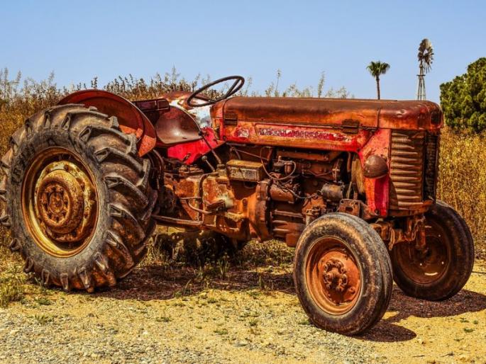 loan recovery agents crushed farmer under a tractor in uttar pradesh | धक्कादायक ! कर्ज न फेडणा-या शेतक-याला ट्रॅक्टरखाली चिरडून केलं ठार loan recovery agents crushed farmer under a tractor in uttar pradesh | धक्कादायक ! कर्ज न फेडणा-या शेतक-याला ट्रॅक्टरखाली चिरडून केलं ठार