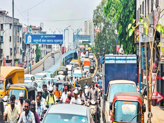 pune traffic news eleven signals in a distance of 5.4 km, traffic jams are a regular occurrence on the swargate katraj route | अंतर ५.४ कि.मी. अन् सिग्नल्स ११; सातारा रस्त्यावर होते आहे कोंडी pune traffic news eleven signals in a distance of 5.4 km, traffic jams are a regular occurrence on the swargate katraj route | अंतर ५.४ कि.मी. अन् सिग्नल्स ११; सातारा रस्त्यावर होते आहे कोंडी