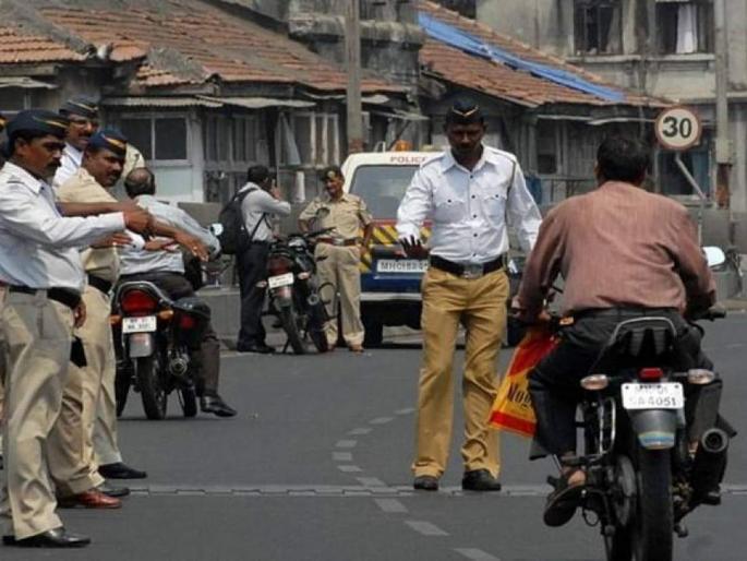 RTO says new fines will be levied traffic police say old ones will apply confusion between the two | आरटीओ सांगते 'नवा दंड घेणार', वाहतूक पोलीस म्हणतात, 'जुनाच लागू होणार', दोघांमध्ये संभ्रम RTO says new fines will be levied traffic police say old ones will apply confusion between the two | आरटीओ सांगते 'नवा दंड घेणार', वाहतूक पोलीस म्हणतात, 'जुनाच लागू होणार', दोघांमध्ये संभ्रम